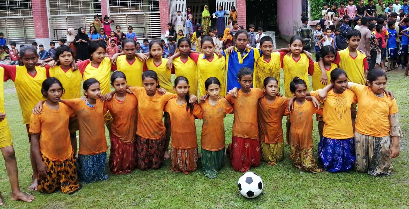 গাইবান্ধায় প্রাথমিক বিদ্যালয় ফুটবল টুর্নামেন্টের উদ্বোধন