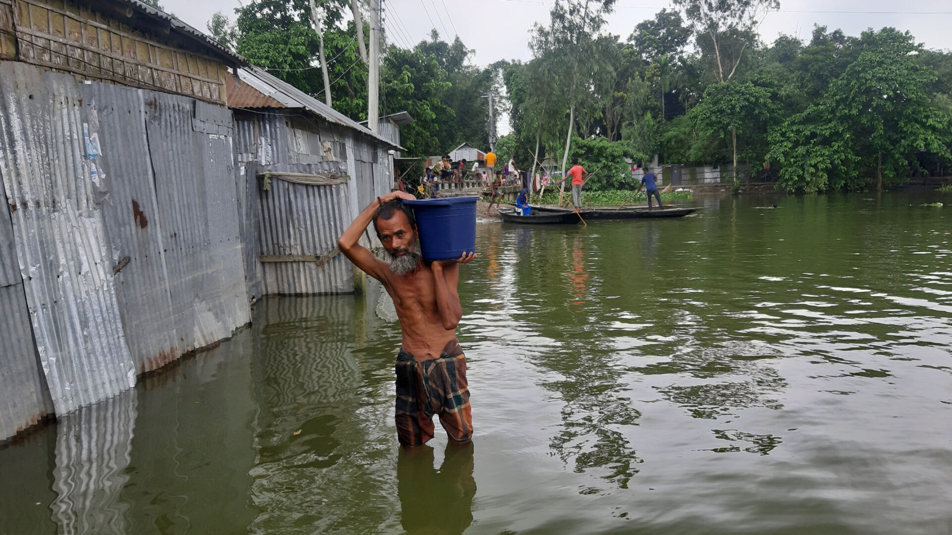 কুড়িগ্রামে বন্যার পানি কমায় বেড়েছে পানিবাহিত রোগ