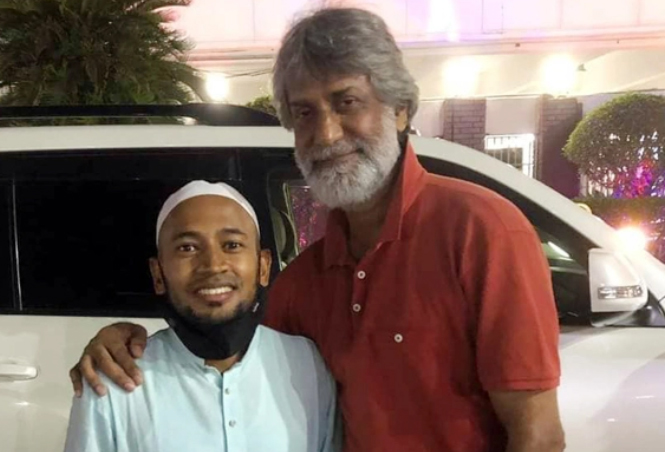 হজ পালন শেষে দেশে ফিরলেন মুশফিক