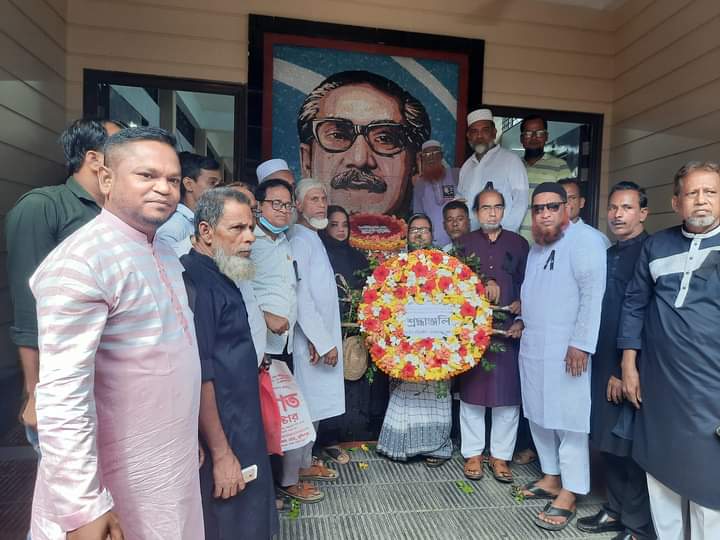 না.গঞ্জে শ্রমিকলীগের উদ্যোগে বঙ্গবন্ধুর প্রতিকৃতিতে পুষ্পস্তবক অর্পণ