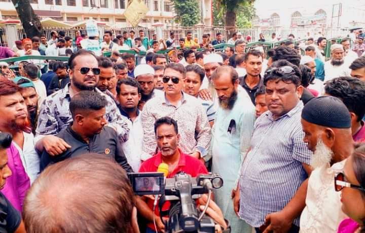পল্টনে আ.লীগের প্রতিবাদ সমাবেশে ফতুল্লা থানা শ্রমিকলীগের বিশাল মিছিল