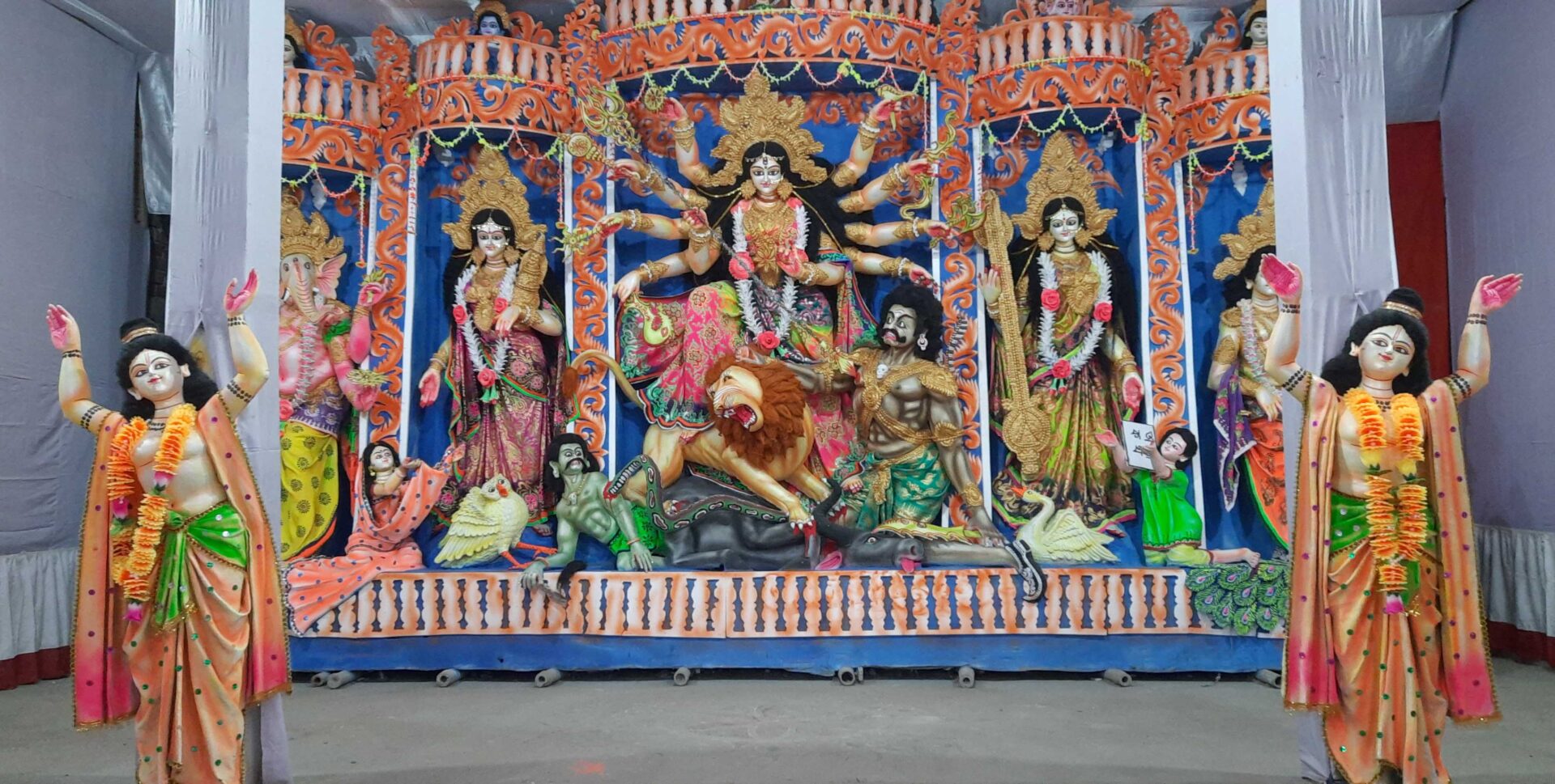 বনিকপাড়ায় ১৫১ প্রতিমা নিয়ে পূজোর সবচেয়ে বড় আয়োজন