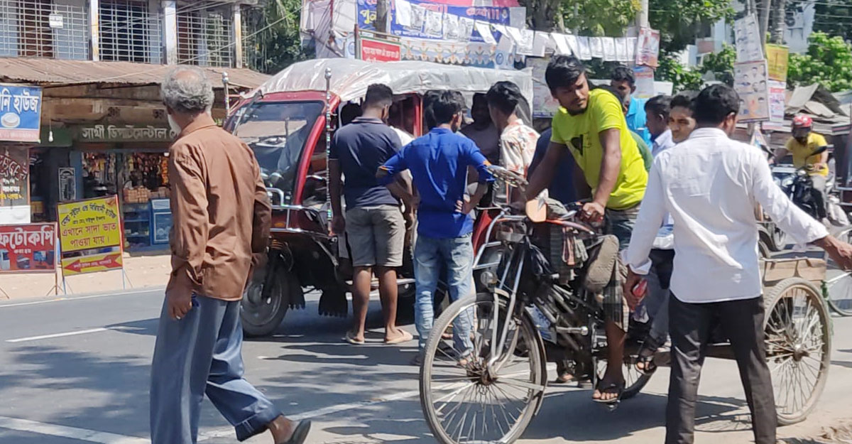 গণপরিবহন বন্ধ, কৌশলে খুলনার পথে বিএনপির নেতা-কর্মীরা