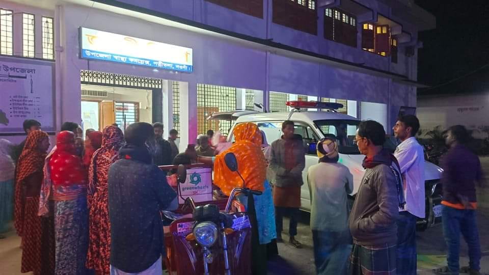 পত্নীতলায় সড়ক দুর্ঘটনায় পিতা-কন্যা নিহত
