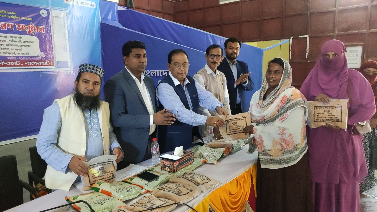 বাগেরহাটে ১৫০০ কৃষককে বিনামূল্যে বীজ ও সার বিতরণ