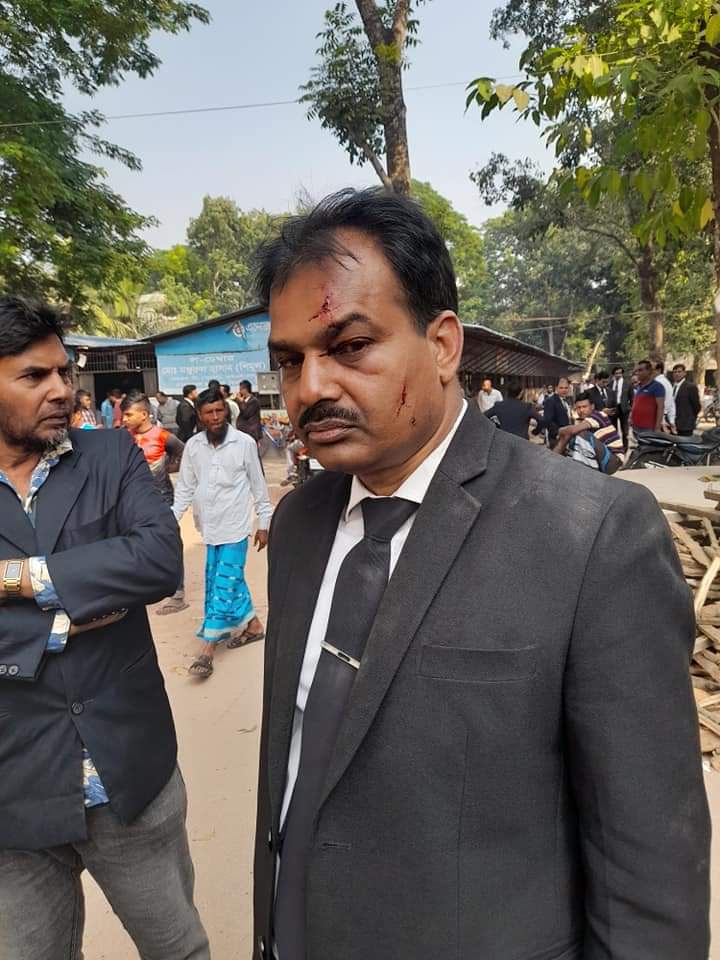 ঝিনাইদহে আইনজীবীদের হামলায় আইনজীবী আহত