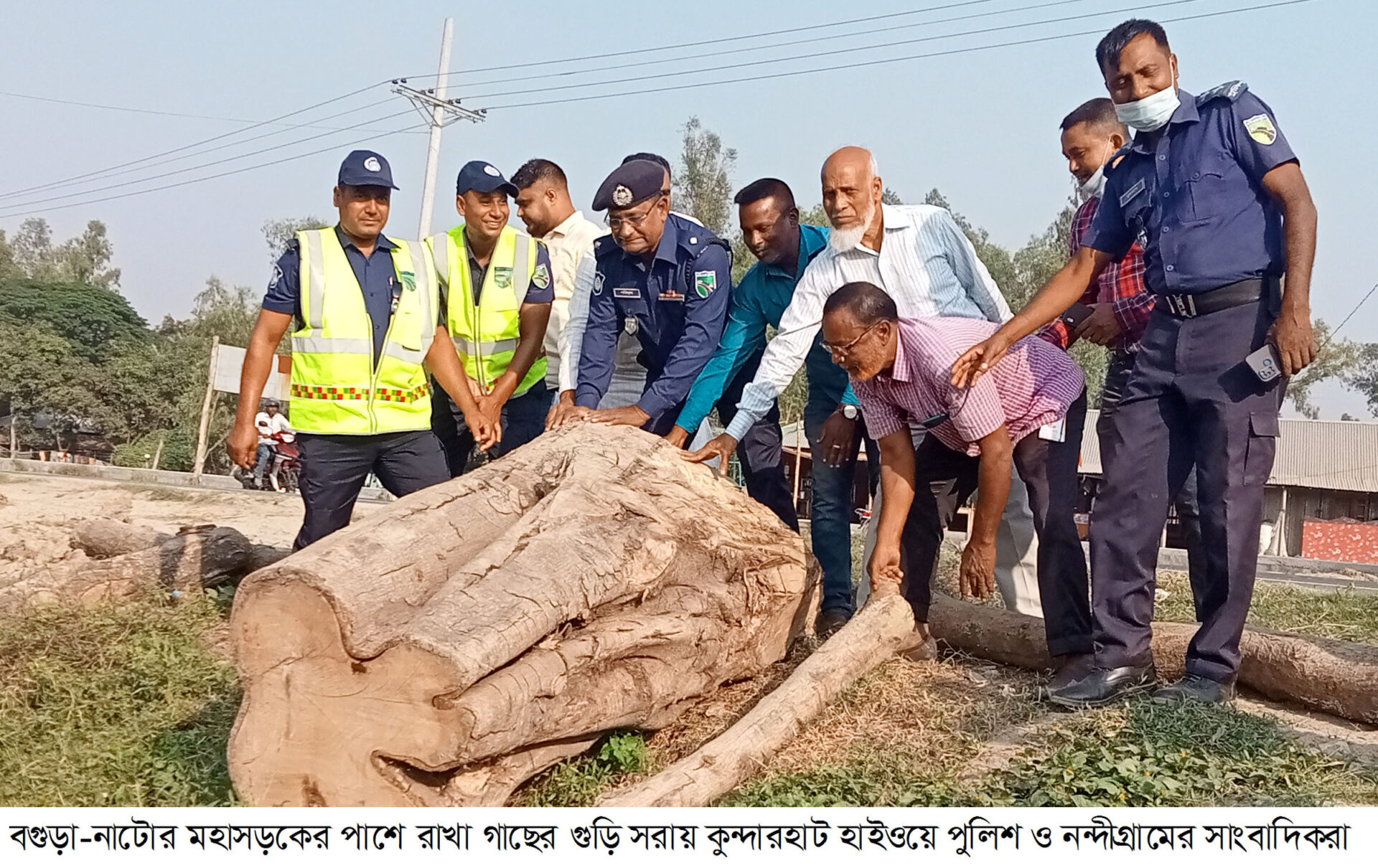 গুড়া-নাটোর মহাসড়কে ট্রাক পার্কিং দেখলেই মামলা