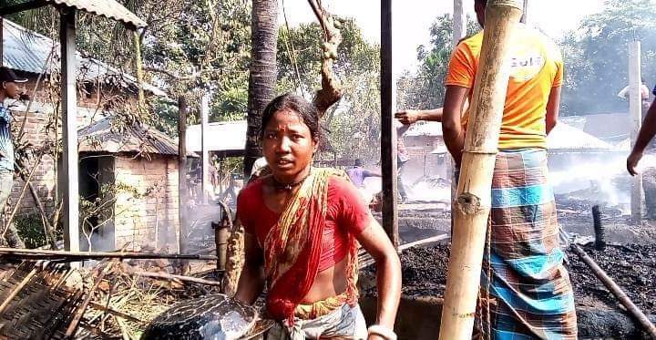 ঠাকুরগাঁওয়ে ১৩ পরিবারের ঘরবাড়ি পুড়ে ছাই