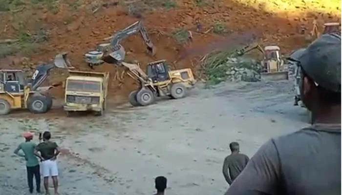 ভারতে পাথর কোয়ারিতে ধস : ৮ শ্রমিক নিহত