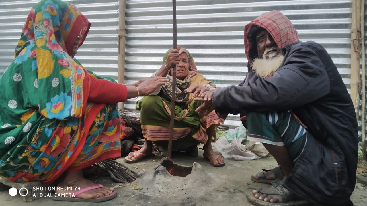 কনকনে ঠান্ডায় বড় বেকায়দায় কুড়িগ্রামের চরাঞ্চলবাসী