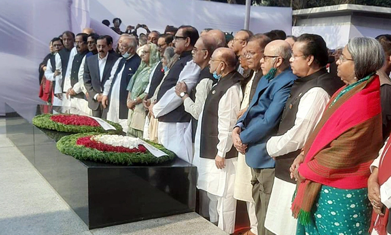 বঙ্গবন্ধুর প্রতিকৃতিতে আ.লীগের নবনির্বাচিত কমিটির শ্রদ্ধা নিবেদন