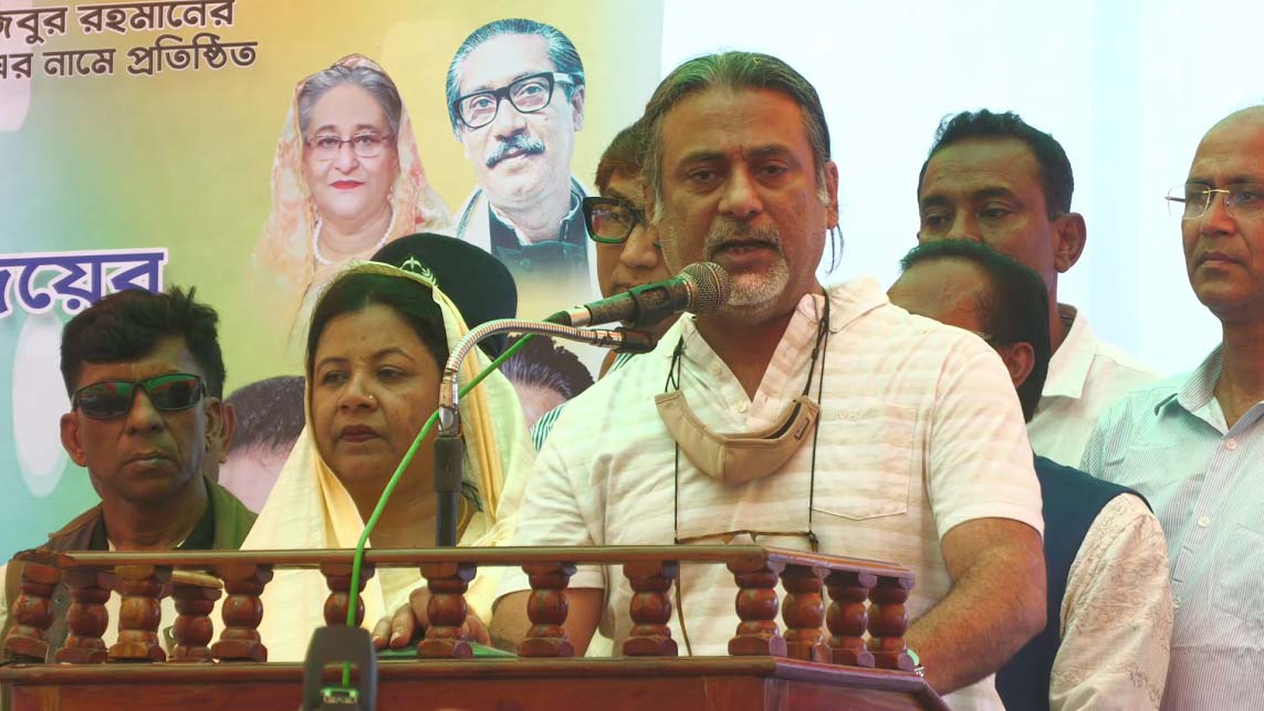 বাবার নামের কলেজে এসে আবেগাপ্লুত শেখ পরশ