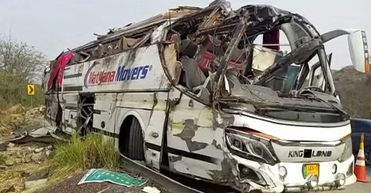 পাকিস্তানে বরযাত্রীবাহী বাস দুর্ঘটনা : নিহত ১৫