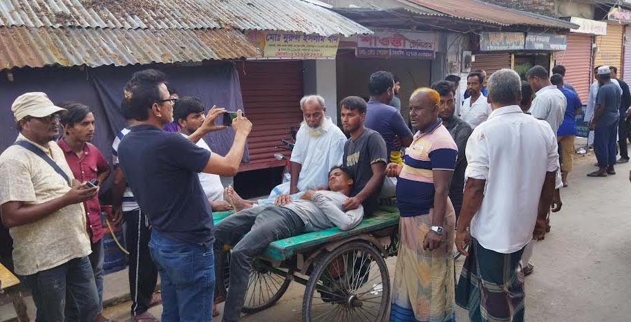 বাগেরহাটে আ.লীগের কমিটি গঠন দিয়ে দুই পক্ষের সংঘর্ষ : ২০ নেতাকর্মী আহত