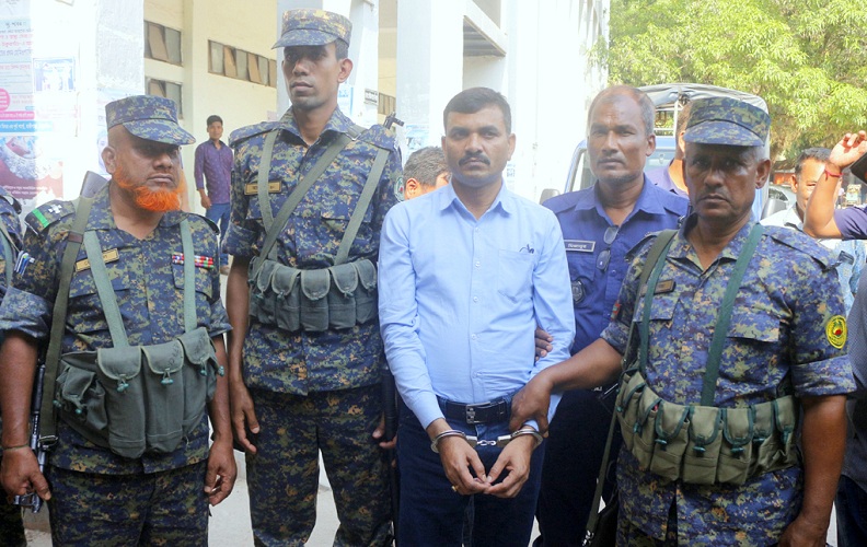 ঠাকুরগাঁওয়ে হাসপাতাল থেকে ভুয়া চিকিৎসক গ্রেফতার, হাসপাতাল সিলগালা