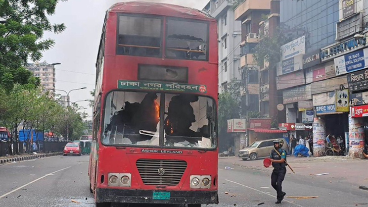 রাজধানীতে বিএনপি-পুলিশের ধাওয়া-পাল্টা ধাওয়া, গাড়ি ভাঙচুর, অগ্নিসংযোগ