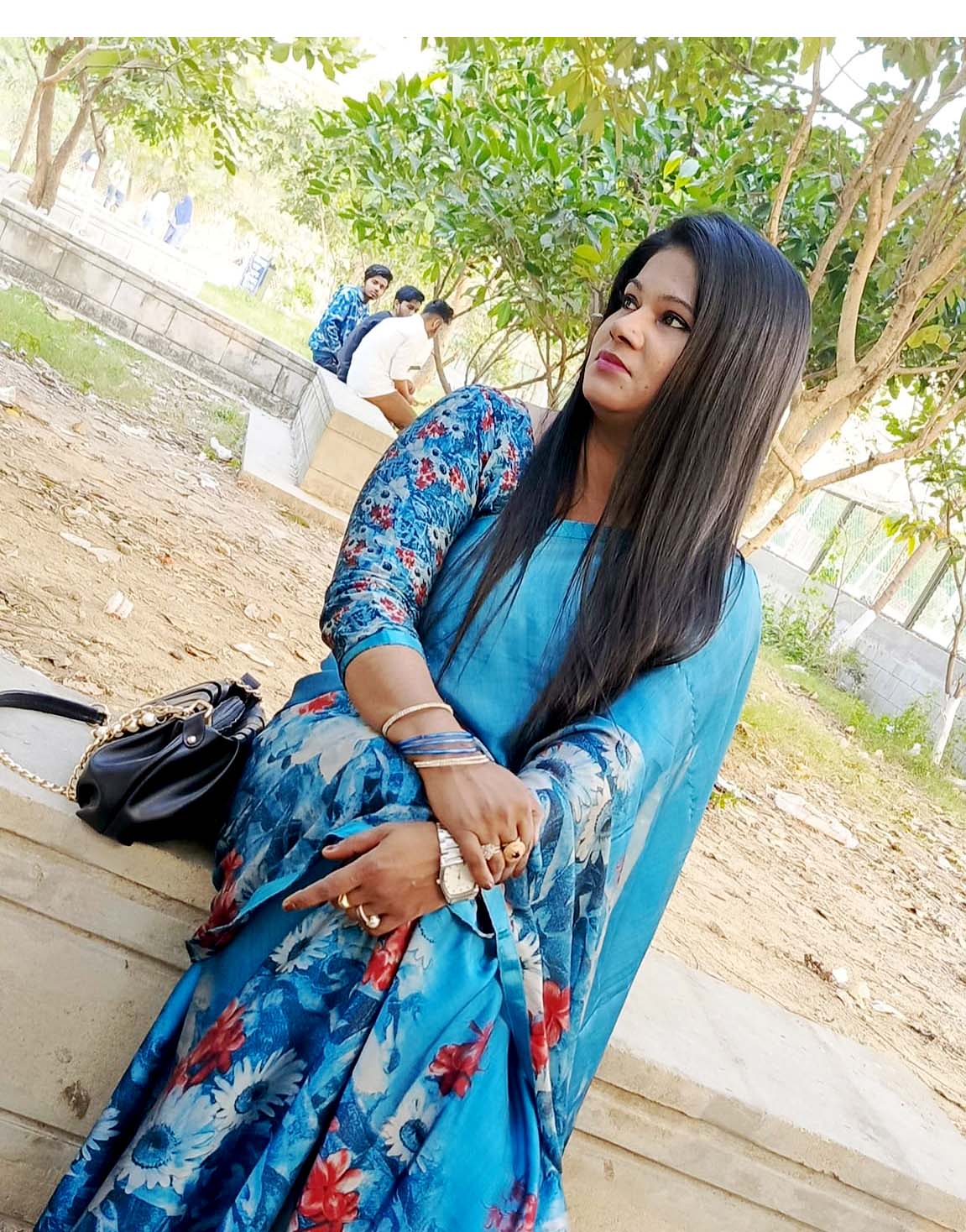 নারীকে তার নিজস্বতা হারিয়ে পুরুষের ভাব ভঙ্গি ভাড়া করার প্রয়োজন নেই