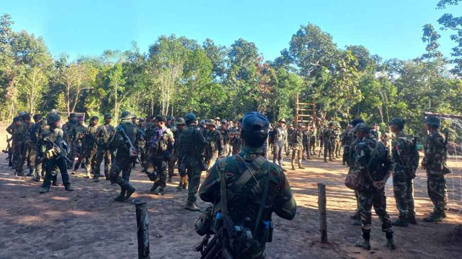 মিয়ানমারে বিদ্রোহীদের হামলায় ৬২ সেনা নিহত, আরও ঘাঁটি দখল