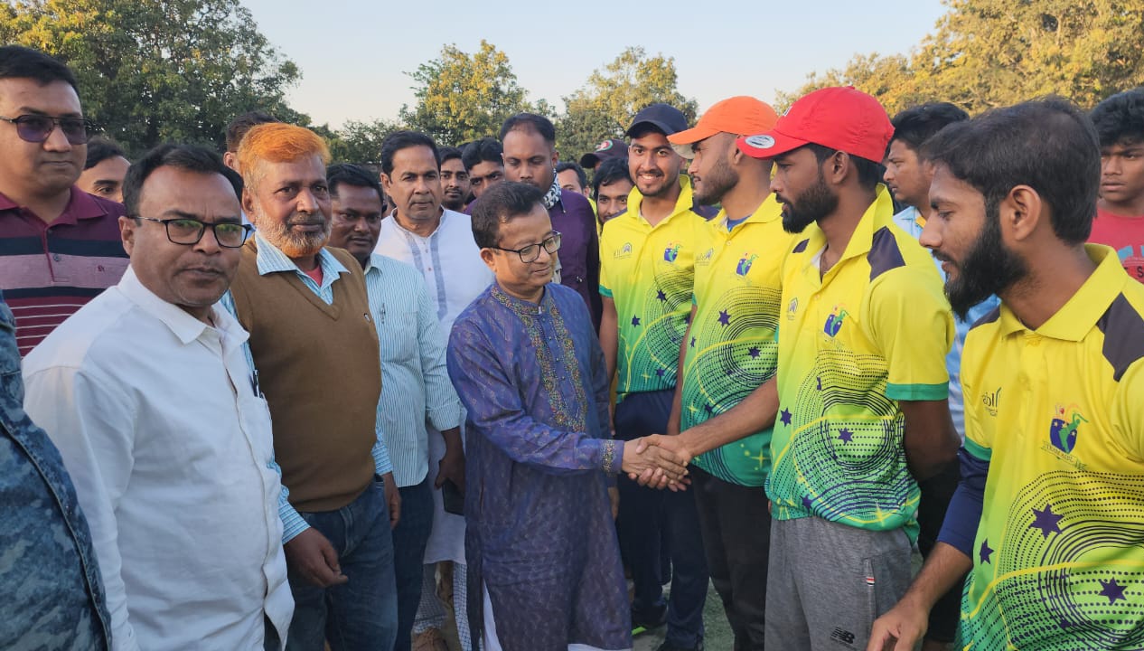 শিবগঞ্জে মন্টু ডাক্তার স্মৃতি বিগ ক্রিকেট টুর্নামেন্টের উদ্বোধন