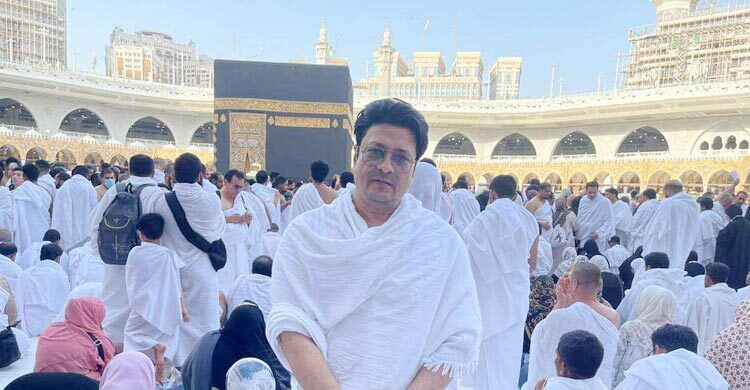 ওমরাহ পালন করতে সৌদি আরব গেলেন ফেরদৌস