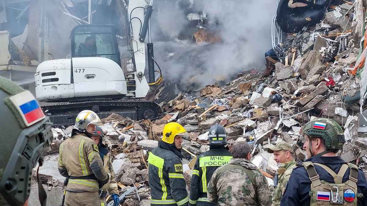 রাশিয়ায় ইউক্রেনের ক্ষেপণাস্ত্র হামলা : নিহত ১৫