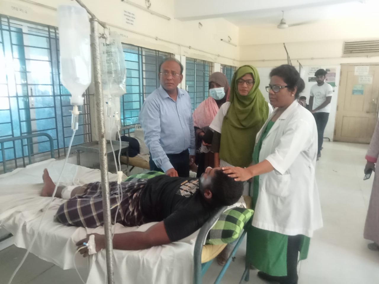 বাগাতিপাড়ায় ৪১ বছর পর হাসপাতালে সাপে কাটা রোগীর চিকিৎসা