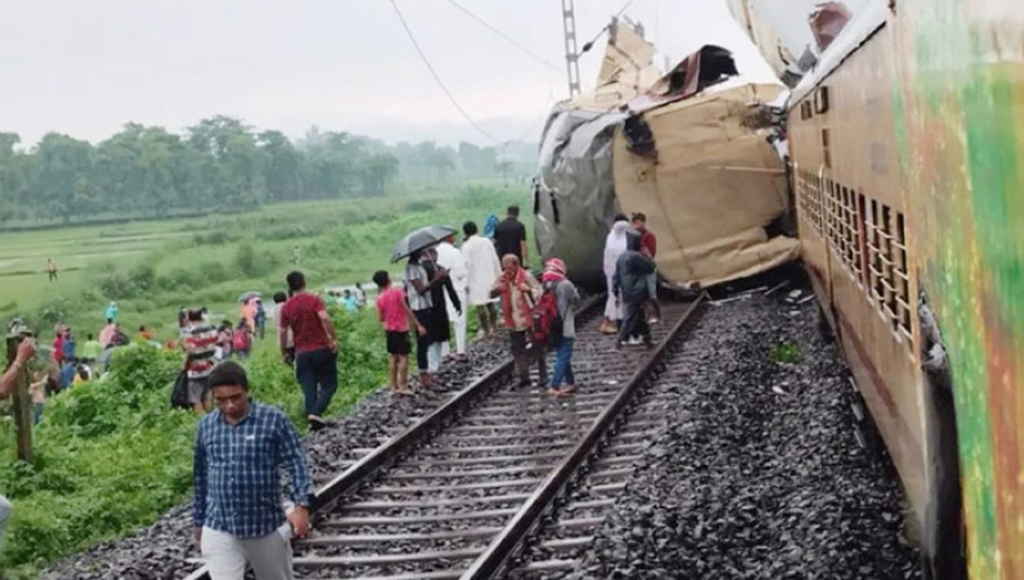 পশ্চিমবঙ্গে রেল দুর্ঘটনা : নিহত ৫
