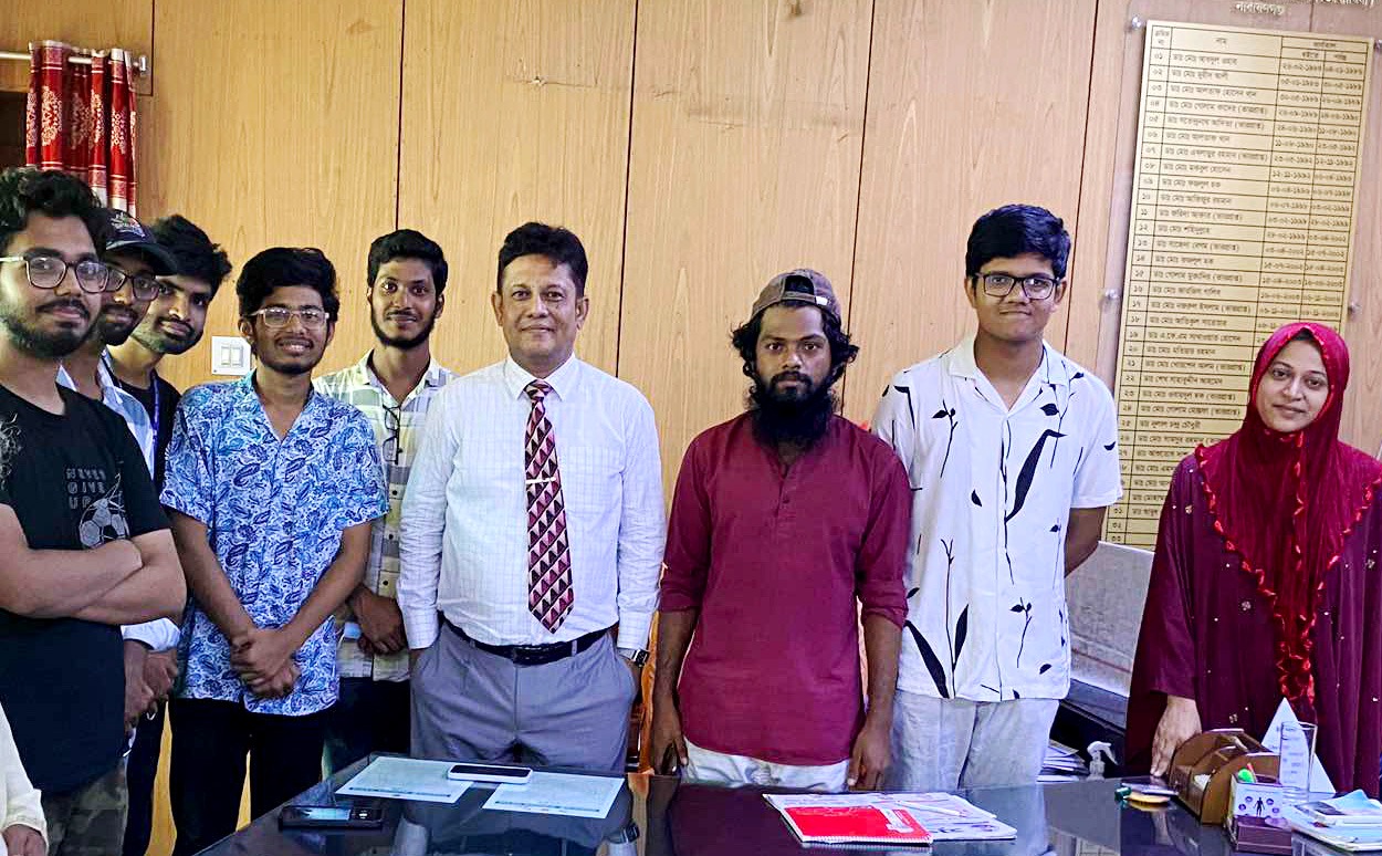 হাসপাতালে শুদ্ধি অভিযানে শিক্ষার্থীরা