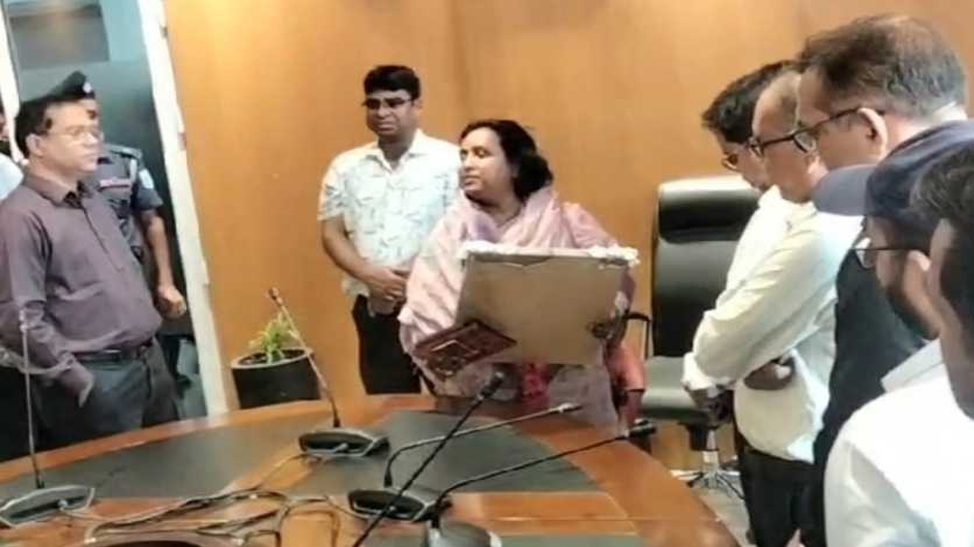 চোখের জলে বিদায় নিলেন মেয়র আইভী