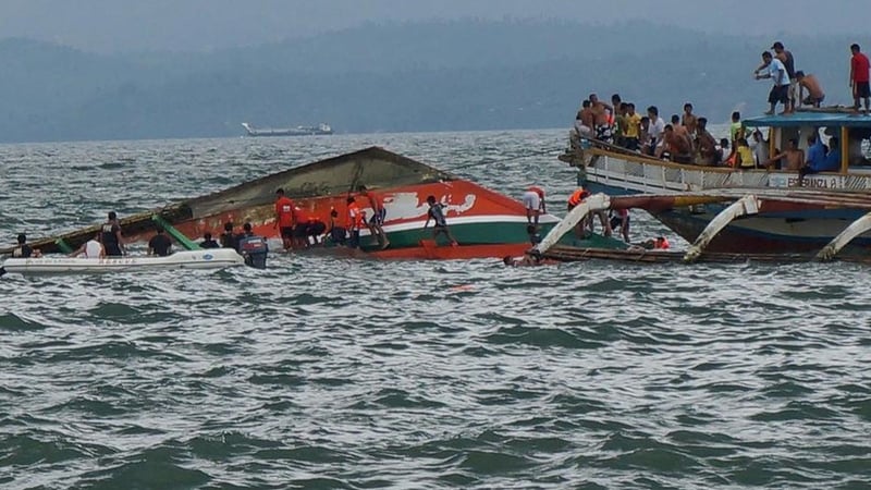 নাইজেরিয়ায় নৌকাডুবি : ৬৪ জনের মৃত্যুর শঙ্কা!