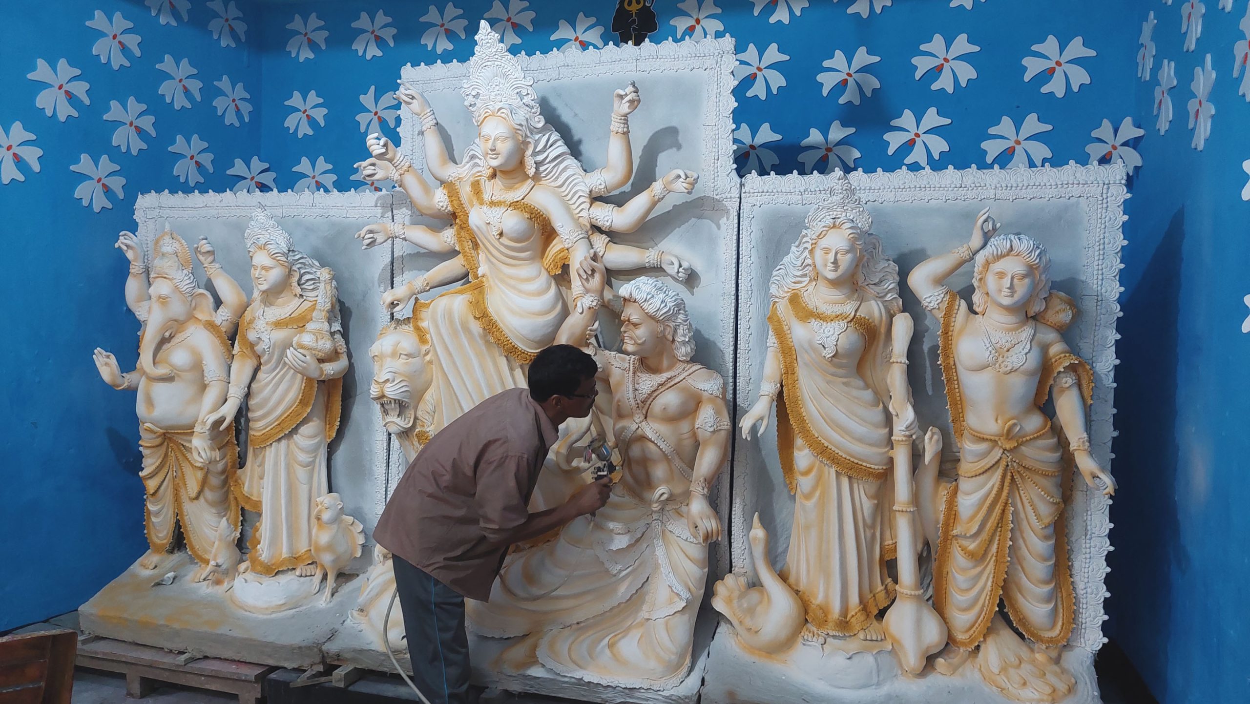 কুড়িগ্রামে ধর্মীয় সম্প্রীতির মধ্যদিয়ে শুরু হলো শারদীয়া দুর্গাপুঁজা