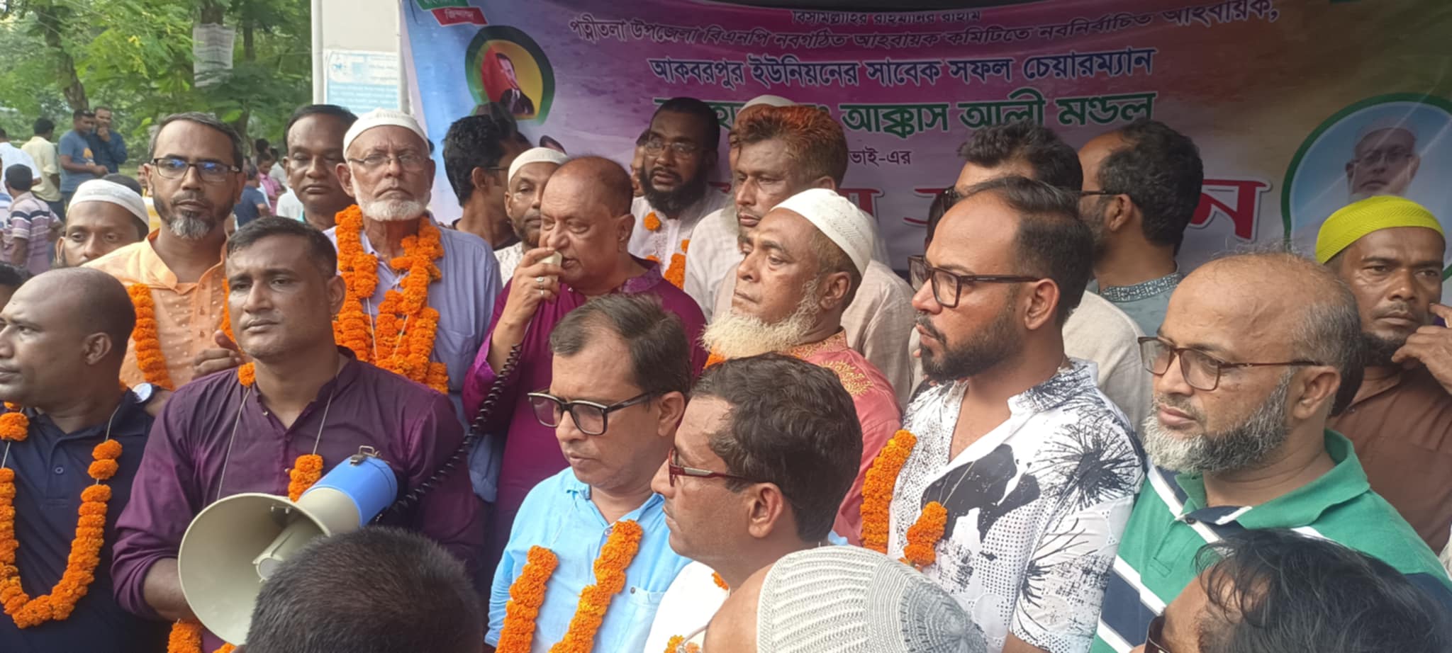 নওগাঁর পত্নীতলায় বিএনপি’র আহবায়ক আক্কাস আলীকে সংবর্ধনা
