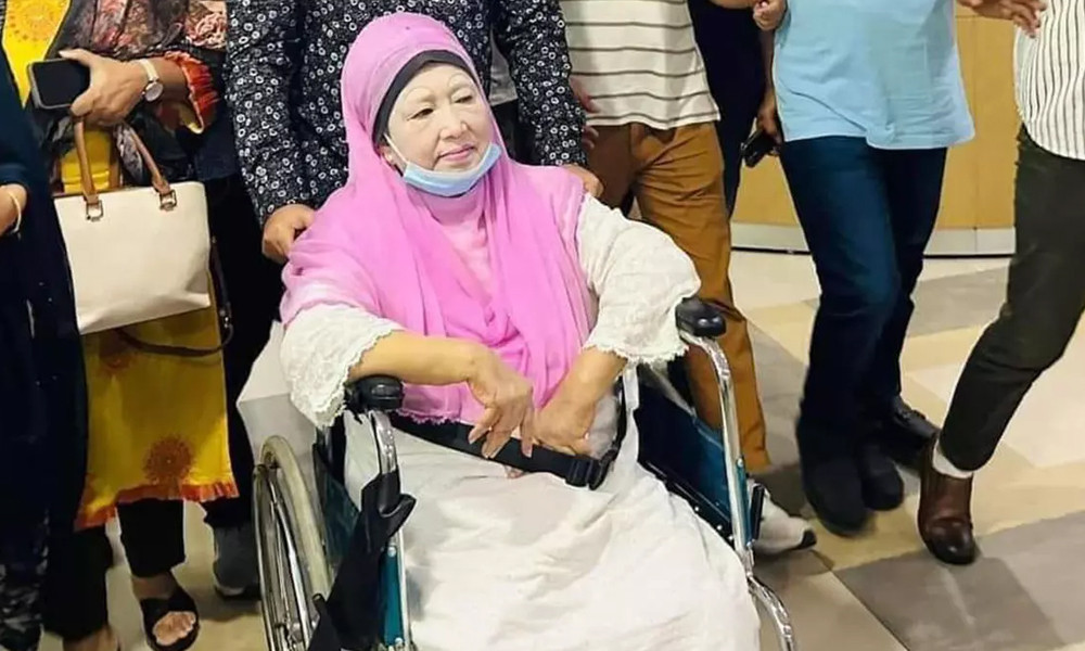 খালেদা জিয়াকে বিদেশে নিতে ‘লং ডিস্ট্যান্স এয়ার অ্যাম্বুল্যান্স’ খুঁজছে বিএনপি