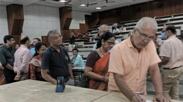 ভারতের আর জি কর হাসপাতালে ৫০ চিকিৎসকের গণইস্তফা