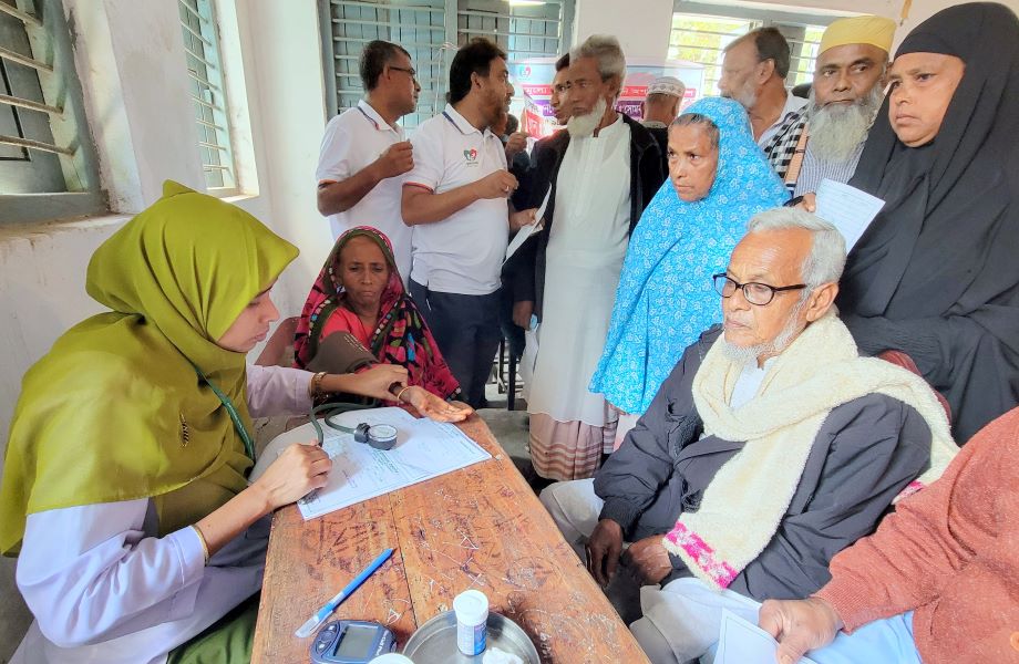 ঠাকুরগাঁওয়ে বিনামূল্যে অপারেশন ও চক্ষুসেবা পেলেন ২৫০ রোগী