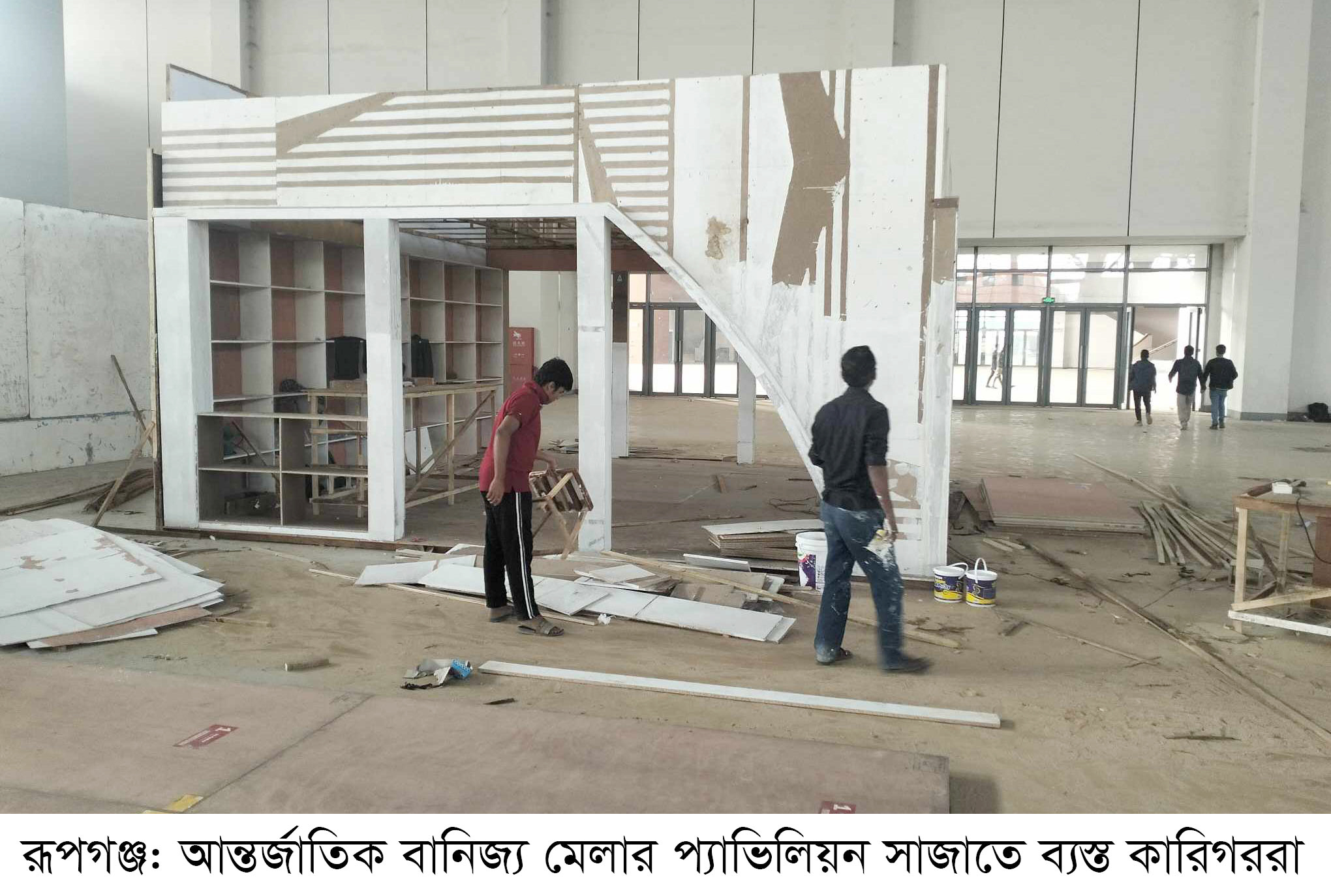 ছাত্র-জনতার গণ-আন্দোলনের আদলে সাজছে এবারের বাণিজ্য মেলার ফটক
