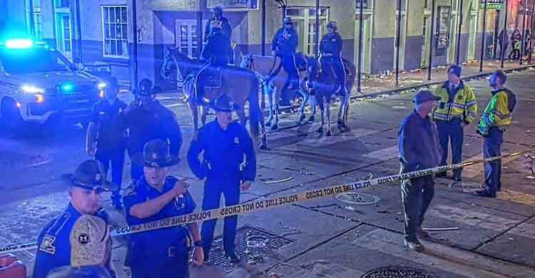 যুক্তরাষ্ট্রে ভিড়ের মধ্যে ঢুকে গেলো গাড়ি, নিহত ১০