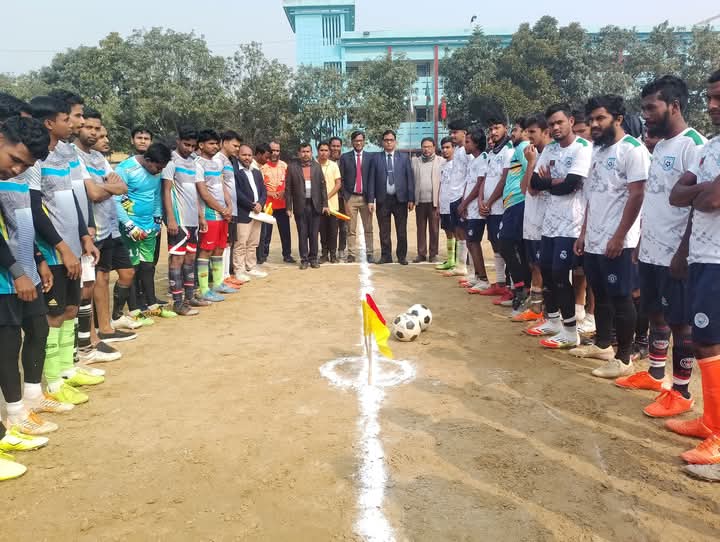 নওগাঁয় আন্তঃকলেজ ফুটবল টুর্নামেন্টের শুভ উদ্বোধন