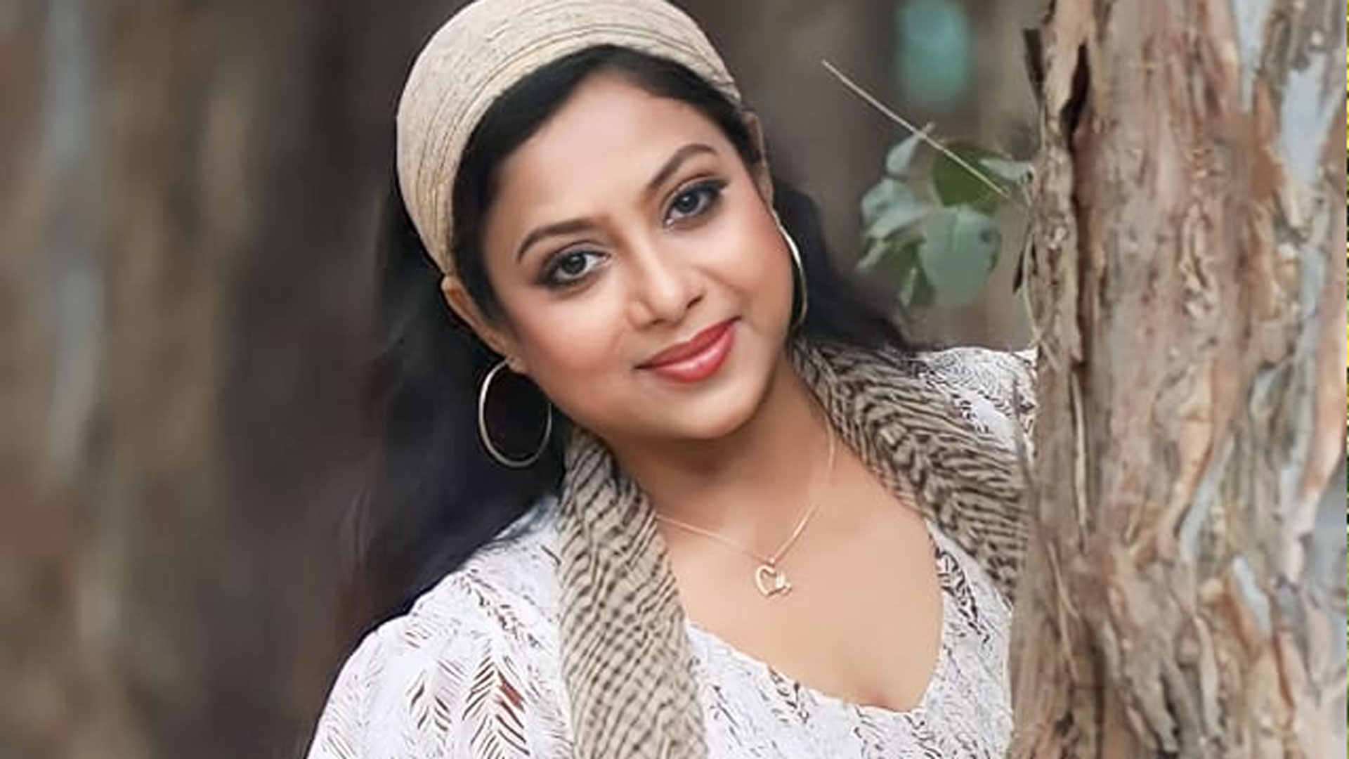 ষড়যন্ত্রের ভয়ে শাবনূরের শিডিউল জানাতে চান না পরিচালক