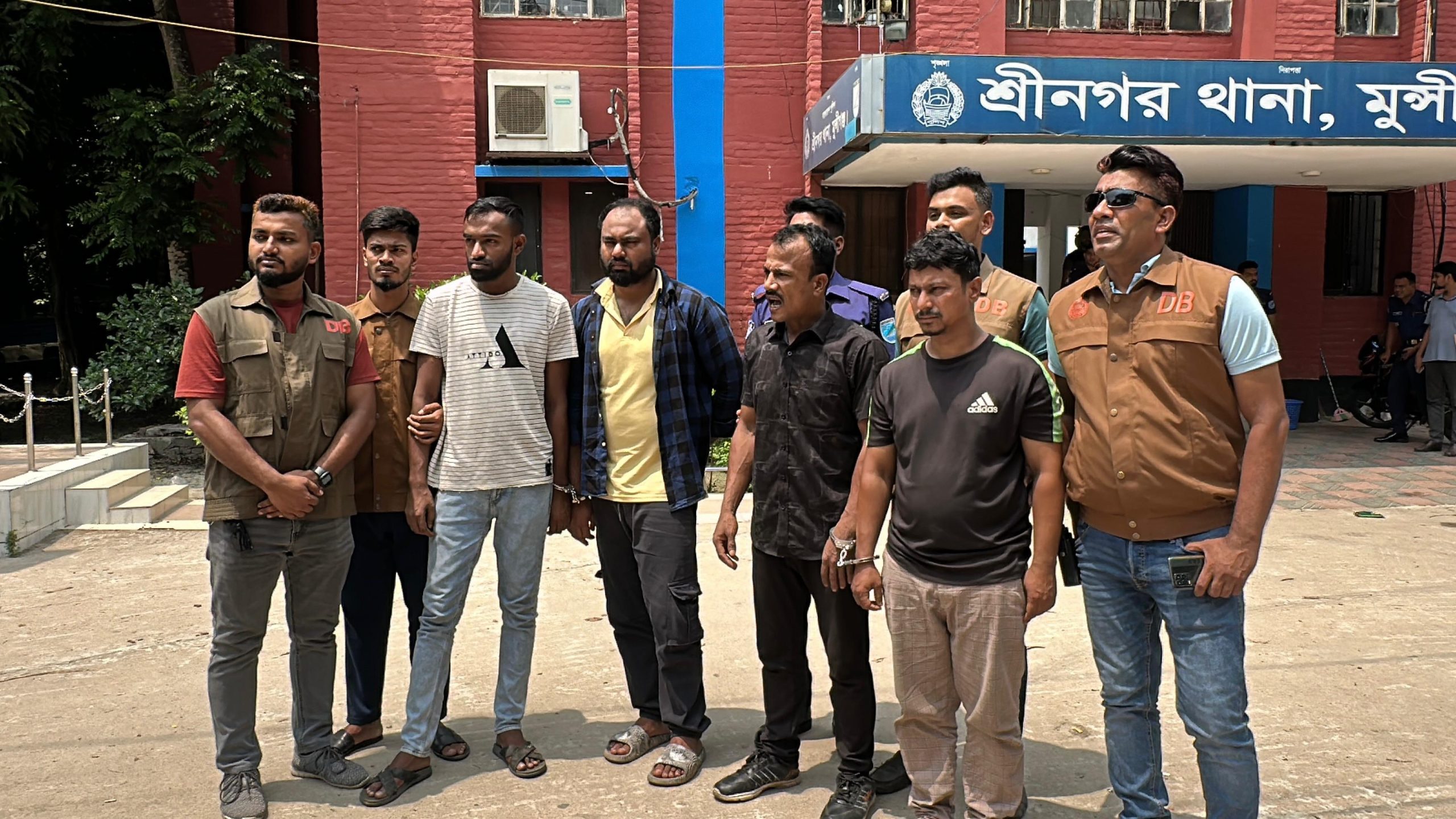 মুন্সীগঞ্জে আন্তঃজেলা ডাকাত দলের ৪ সদস্য গ্রেফতার  ‎