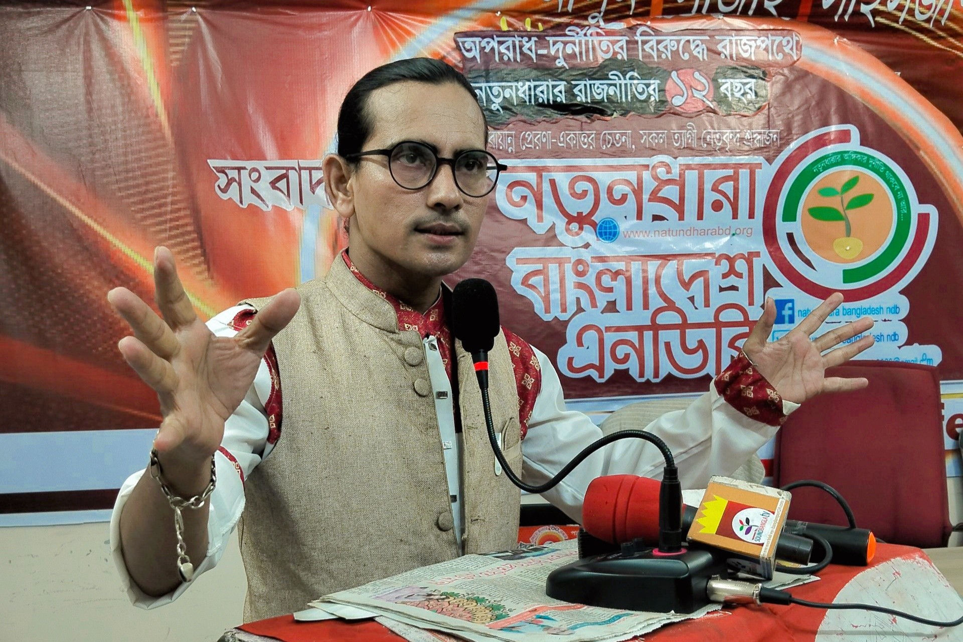 ড. ইউনূসের এই সফর পতনের ঘন্টা বাজাবে : মোমিন মেহেদী