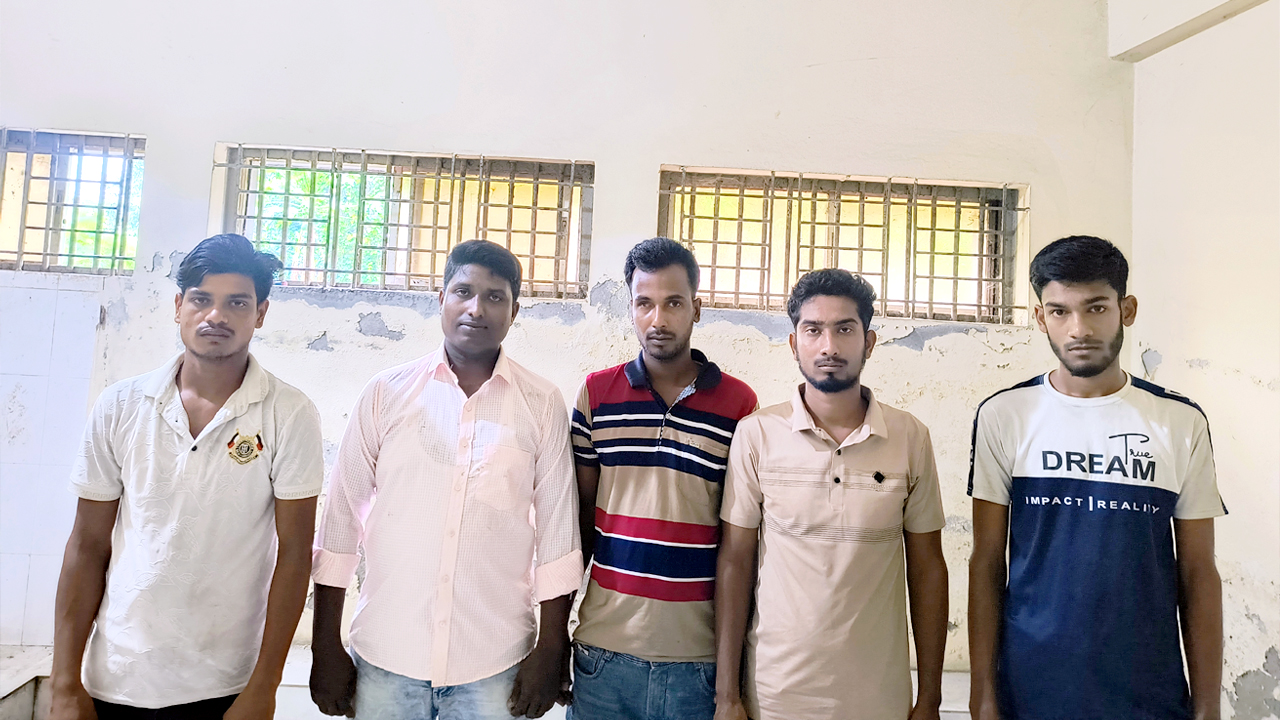 শিবগঞ্জে অপহৃত মুদি দোকানী উদ্ধার, ৫ অপহরণকারী আটক