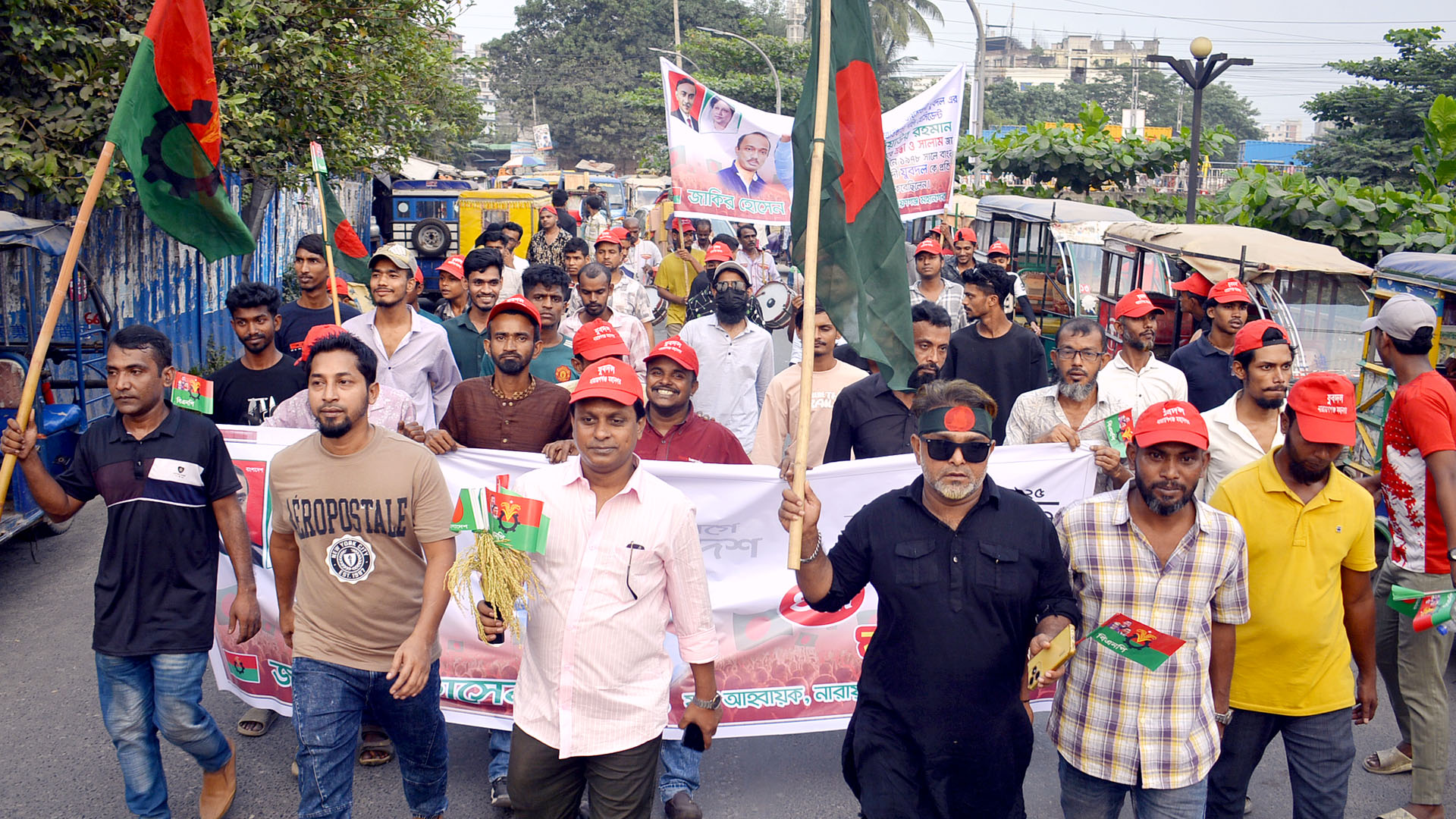 না’গঞ্জে যুবদলের প্রতিষ্ঠাবার্ষিকী উপলক্ষে জাকির হোসেন সেন্টু’র নেতৃতে নগরীতে বর্ণাঢ্য শোভাযাত্রা