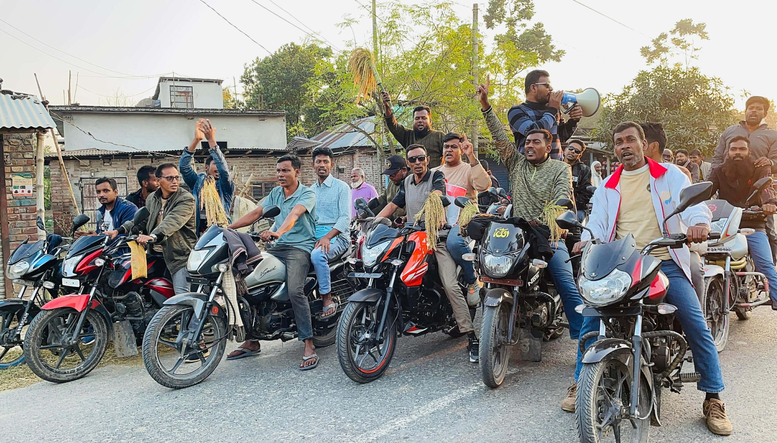 বাগাতিপাড়ায় বিএনপির এমপি প্রার্থী পুতুলের পক্ষে মোটরসাইকেল শোভাযাত্রা