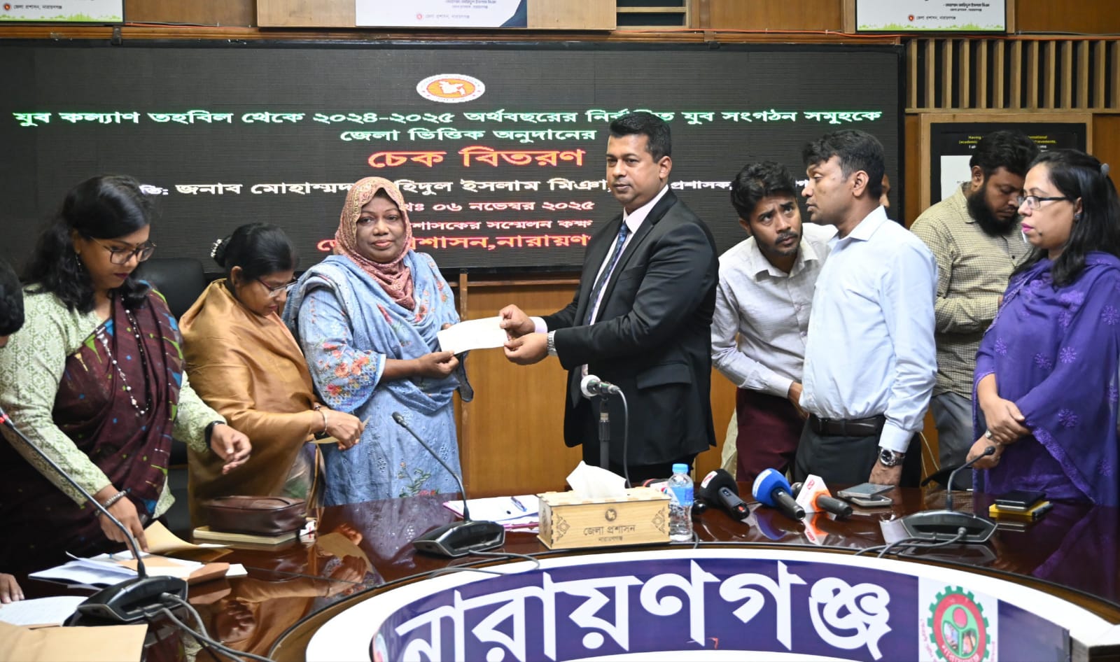 দেশকে এগিয়ে নিতে যুবসমাজকে অগ্রসৈনিকের ভূমিকা পালন করতে হবে : না’গঞ্জ ডিসি