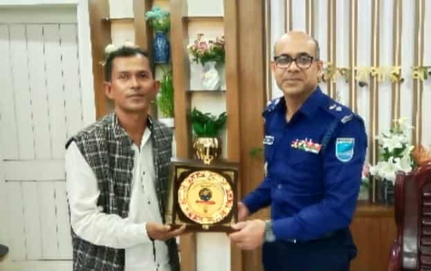 বিদায়ী পুলিশ সুপারকে না.গঞ্জ জার্নালিস্ট ইউনিটির বিদায়ী শুভেচ্ছা 