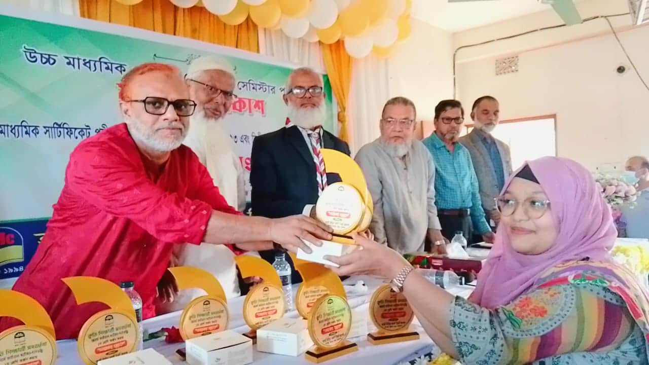 হাজী মিছির আলী ডিগ্রি কলেজের উদ্যোগে কৃতি শিক্ষার্থী সংবর্ধনা অনুষ্ঠিত