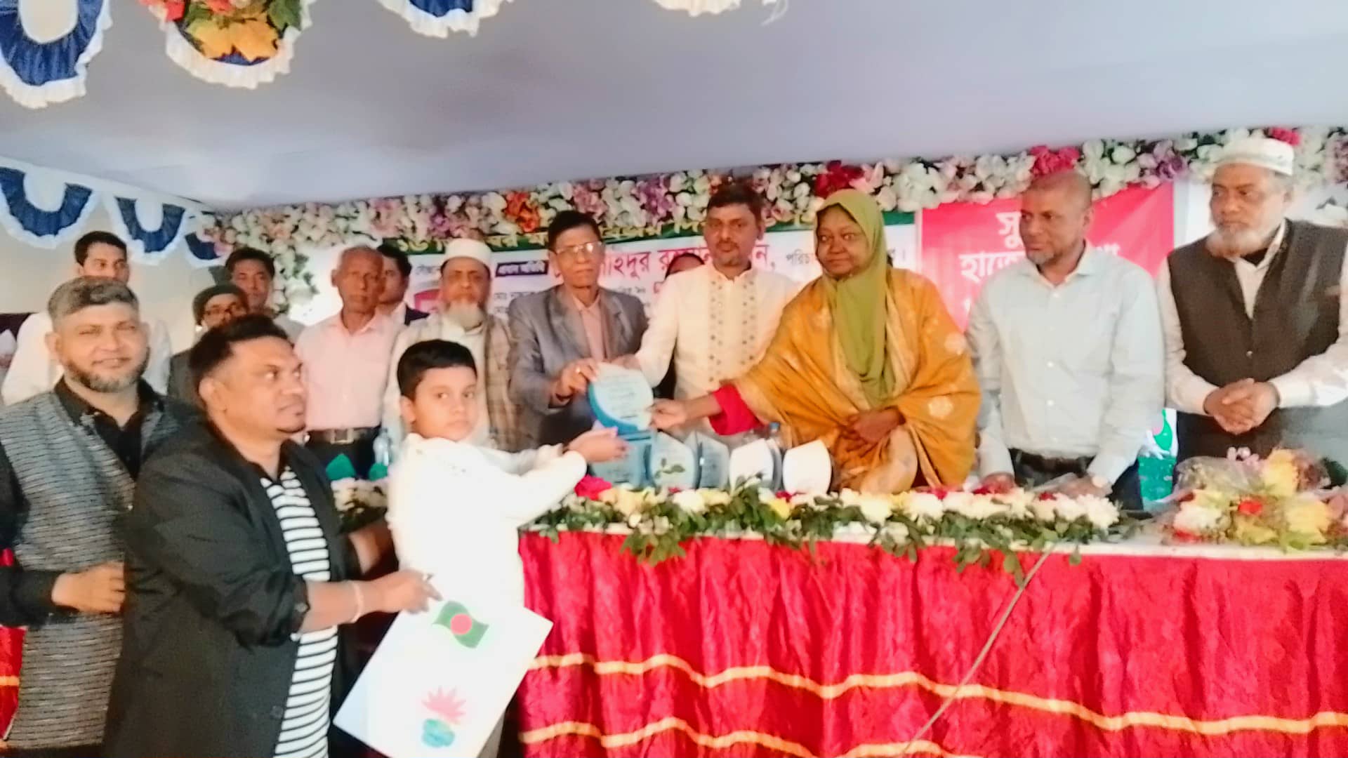 বিজয় দিবসে ‘আলোকিত ৯৬ ও অপরাজেয় ৯৮’ এর উদ্যোগে সুন্দর হাতের লেখা ও চিত্রাঙ্কন প্রতিযোগিতা অনুষ্ঠিত