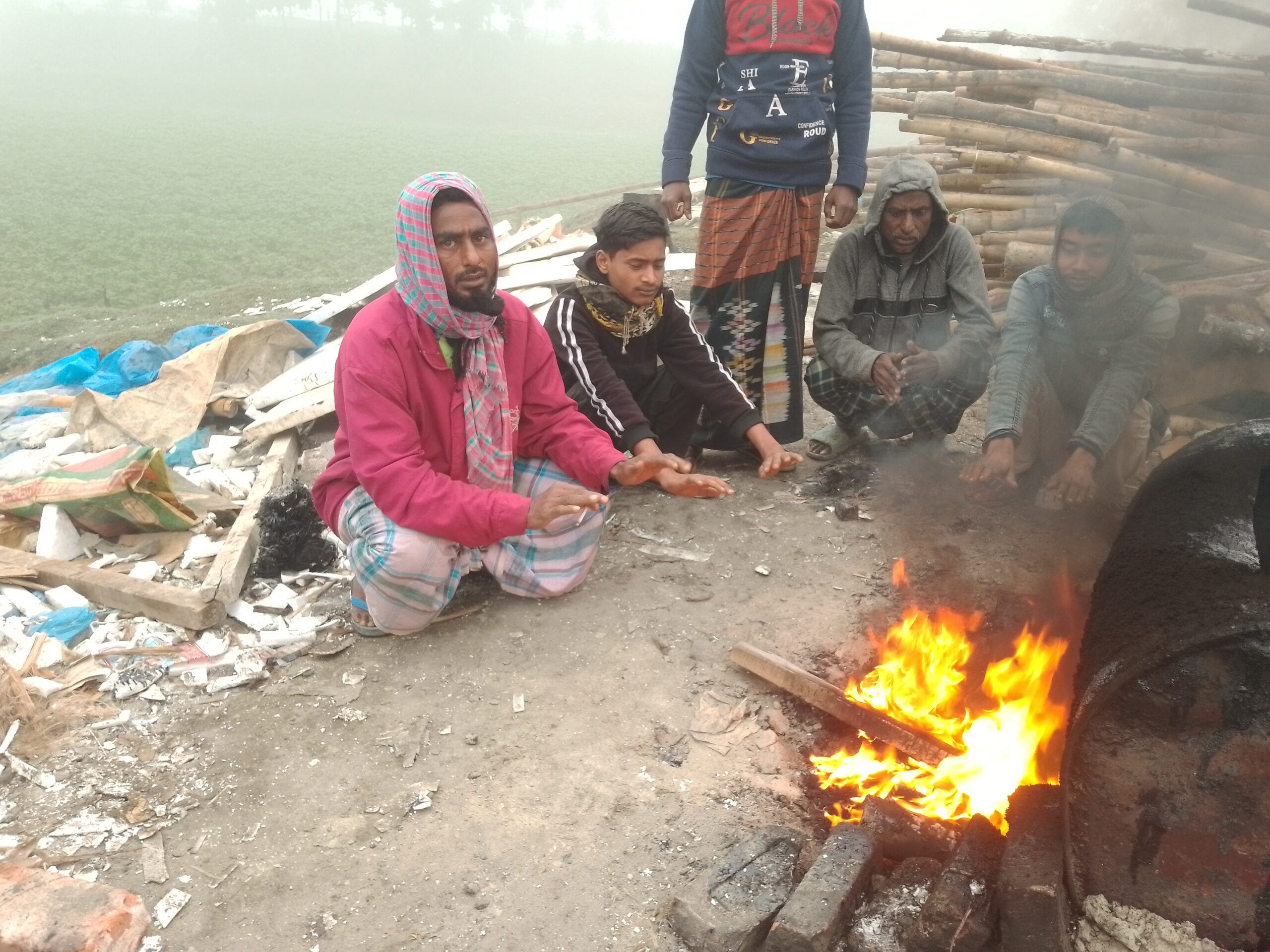 কুড়িগ্রামে কনকনে শীতে কাঁপছে জনজীবন