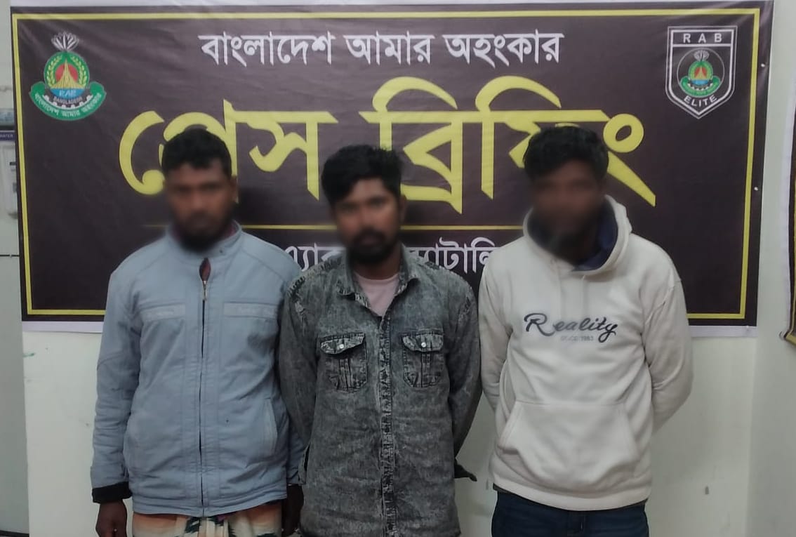 কুড়িগ্রামে র‍্যাবের জালে ১৫ কেজি গাজাসহ ৩ মাদক ব্যবসায়ী আটক ‎